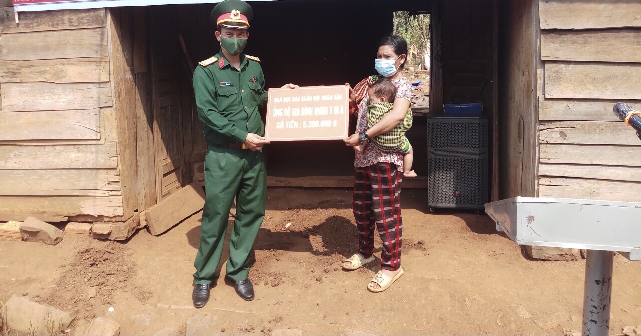 Khởi công xây dựng nhà tình nghĩa tặng gia đình anh Y Bi Al